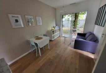 Studio proche bordeaux has Balcony rooms