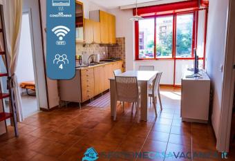 Delizioso appartamento con terrazzino has Balcony rooms