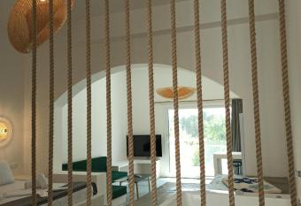 Nomadic Ambience has rooms with a private hot tub