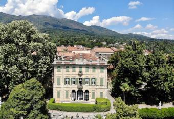 Antica dimora Villa Tatti-Tallacchini allows 18 year olds to book a room