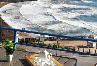 P  r do Sol has Balcony rooms