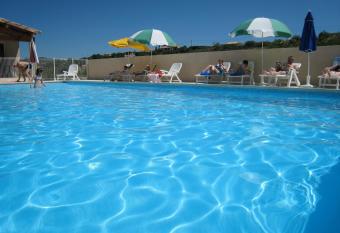 Les Bastides d helvie allows 18 year olds to book a room