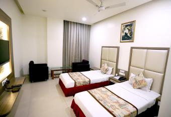 HOTEL BLUE PEARL has Smoking/Balcony rooms