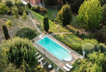 Cascina Solaro has Balcony rooms