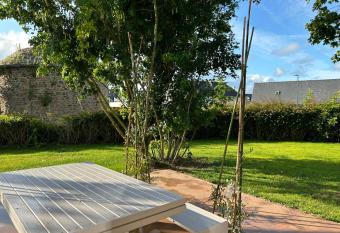 Au p tit Colombier has Balcony rooms