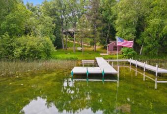 5 Pines On Lake Ossawinnamakee has Balcony rooms