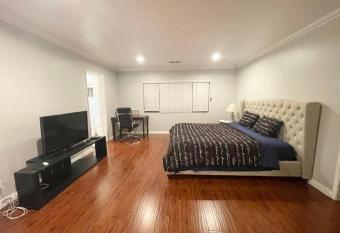 Spacious Rooms in Montebello Ca allows 18 year olds to book a room