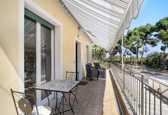B183 - Appartamentino con terrazzo has Balcony rooms
