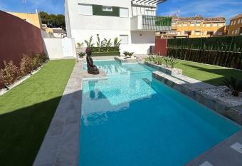 Appartement NEUF avec solarium, situ      50 m  tres de la mer !! has Balcony rooms