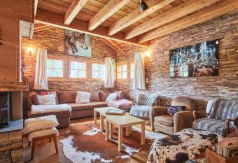 Chalet Le Grand Cerf has Balcony rooms