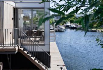 Villa Nautica Kortgene has Balcony rooms