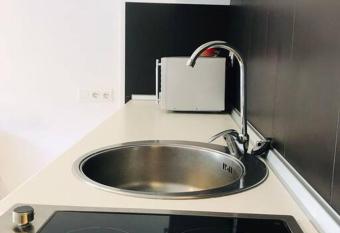 Precioso apartamento en l Escala (parking) has Balcony rooms