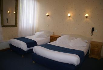 H  tel C  leste has Balcony rooms