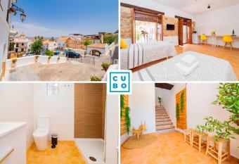 Cubo s La Casa del Arco Room Granada has Balcony rooms