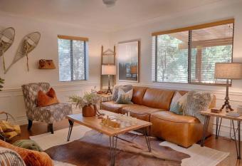 Dreamville Cozy Cabin- Heber/Overgaard has Balcony rooms