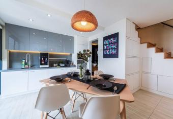 1-6pax Empire City Near Ikea, PJ allows 18 year olds to book a room