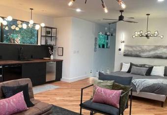 Designer Studio/Central location allows 18 year olds to book a room