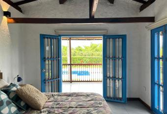Casa El Tesorito has Balcony rooms
