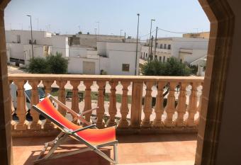 App. Alba 1   Piano 100m dalla spiaggia Torre Lapillo centro has Balcony rooms