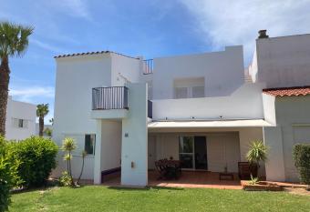 bamboo & golf house has Balcony rooms