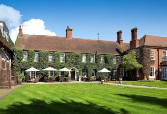 Bush Hotel Farnham has Balcony rooms