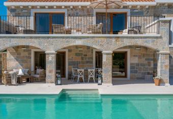 Villa Cera has Balcony rooms