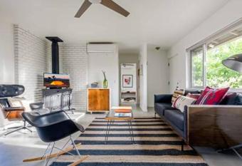 Owl & Hare - Parkside 4Bed Pool Compound has rooms with a private hot tub