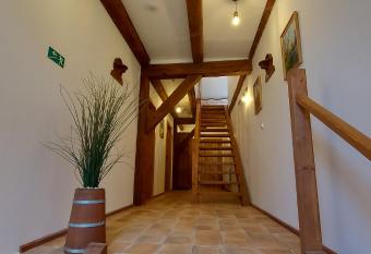 Apartm  ny Ve star  m pivovaru allows 18 year olds to book a room