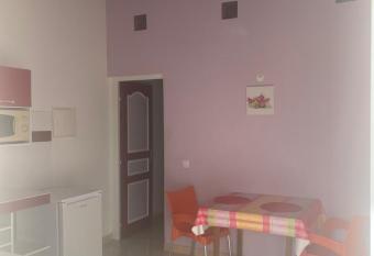 LE DOMAINE DE SURGY has Balcony rooms