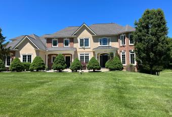 Red Fox Run Hideaway has Balcony rooms