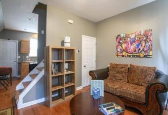 * Italian Casetta - Vacation Home allows 18 year olds to book a room