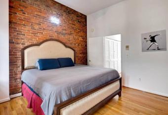 The London Flat! - Capital Hill DC allows 18 year olds to book a room