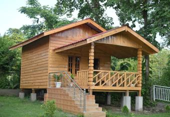 De Aloha Resort allows 18 year olds to book a room