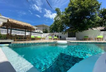 Crystal Bay Tropical Residence allows 18 year olds to book a room