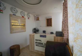 OYO SPOT ON Hotel Park Side allows 18 year olds to book a room