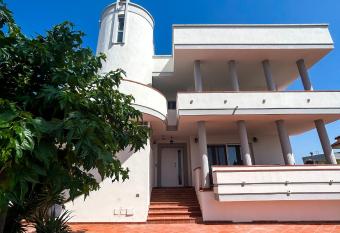 Casa Vacanze Tra Mare e Colline has Balcony rooms