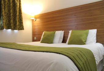 Stockwood Hotel - Luton Airport allows 18 year olds to book a room