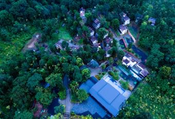 Safari Hills has Balcony rooms