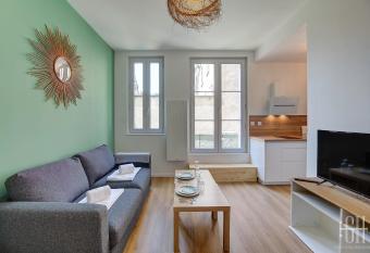 Le Central Parc / Hyper Centre / Gare De Tours allows 18 year olds to book a room