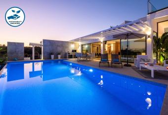 Villa Boa Vida by Algarve Vacation allows 18 year olds to book a room