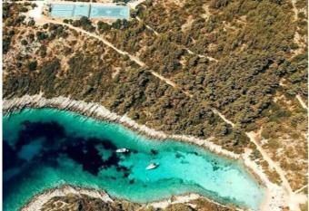   itna Mareli   2 allows 18 year olds to book a room