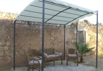 Masseria la Maest   1511 - Torre delle monache has Balcony rooms