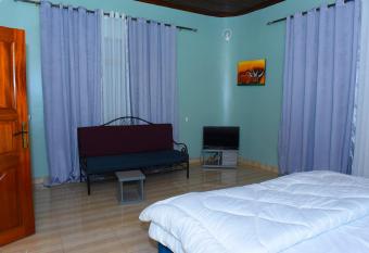 ANGELS GARDEN has rooms with a private hot tub