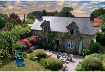 Villa Kergariou has Balcony rooms