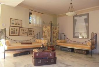 Porto Rafti House has Smoking/Balcony rooms