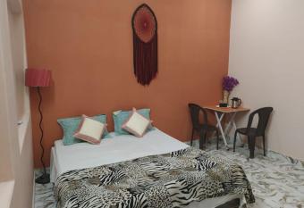 Kashivasi Homestay has Smoking/Balcony rooms