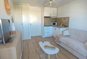 Studio cosy grau du roi allows 18 year olds to book a room