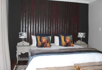 Wild Tree Lodge has Balcony rooms