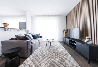 Appartement grande terrasse proche de Tours centre has Balcony rooms