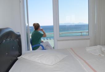 Yasmin Hotel has Balcony rooms